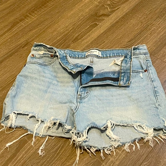 Abercrombie High Rise Mom Short - Picture 1 of 3